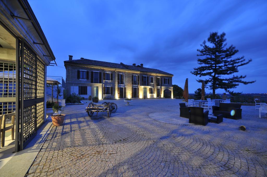 Cascina San Michele Bed & Breakfast คอสติจลิโอเล ดิอาสติ ภายนอก รูปภาพ