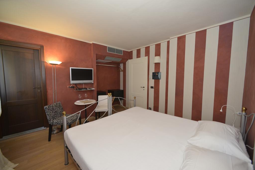 Cascina San Michele Bed & Breakfast คอสติจลิโอเล ดิอาสติ ห้อง รูปภาพ